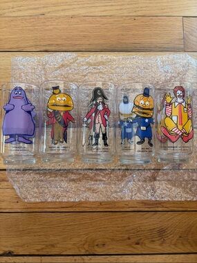 Vintage 1970’s Collector Series Set of 5 McDonalds 16oz glasses.